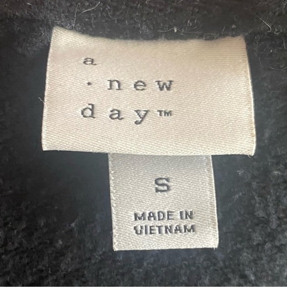 A NEW DAY-BLACK SWEATER - Picture 4 of 7